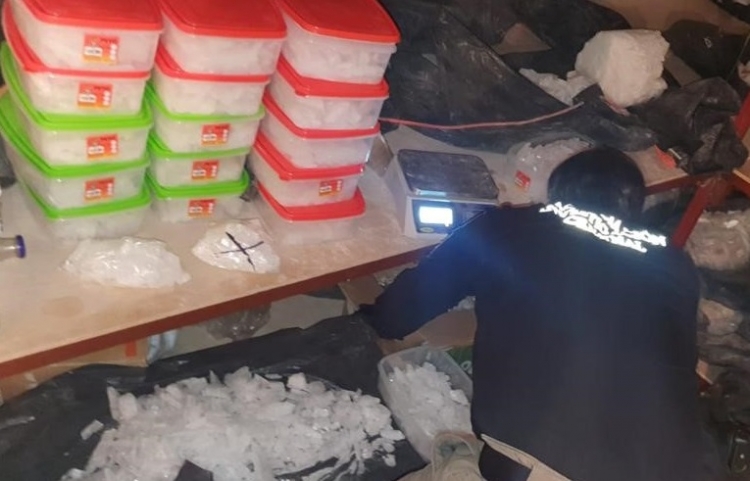Asegura la FGR cuatro toneladas de metanfetaminas, en Culiac&aacute;n