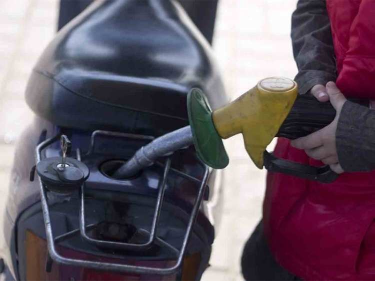 No van a aumentar los precios de las gasolinas, del di&eacute;sel, ni de la luz: L&oacute;pez Obrador