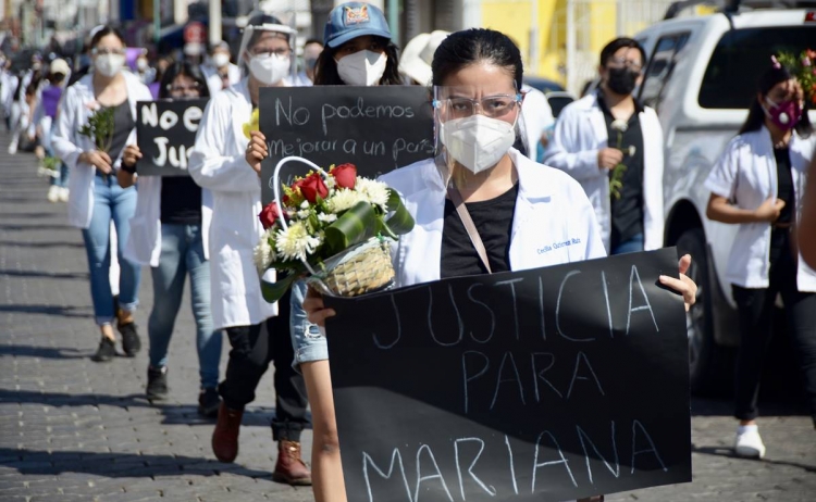 Decenas exigen justicia para pasante de medicina asesinada en Chiapas