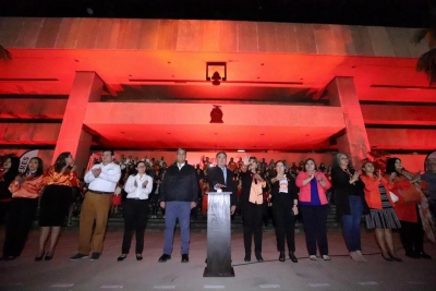 Una mujer fue asesinada en Culiac&aacute;n, se enciende el Palacio de Gobierno con luces naranja por arranque de campa&ntilde;a contra violencia hacia las mujeres