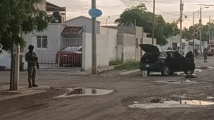 Asegura la Marina un veh&iacute;culo y armas de una casa baleada en el fraccionamiento Santa Roc&iacute;o en Culiac&aacute;n
