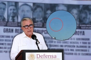 Lanzan desde avioneta volantes que se&ntilde;alan al Gobernador Rocha Moya de liderar red de corrupci&oacute;n en Sinaloa; exigen 'Operativo Enjambre' en Culiac&aacute;n