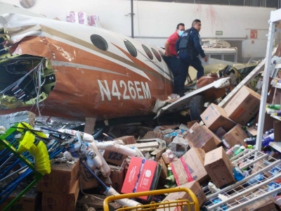 Se desploma avi&oacute;n sobre Aurrer&aacute; de Temixco, en Morelos; hay 3 muertos