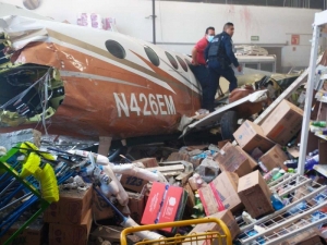 Se desploma avi&oacute;n sobre Aurrer&aacute; de Temixco, en Morelos; hay 3 muertos