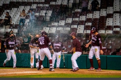 Efr&eacute;n Navarro define duelo hist&oacute;rico con HR en el doceavo cap&iacute;tulo