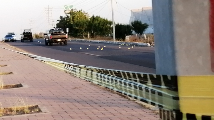 Un hombre muere en balacera entre civiles al norte de la carretera M&eacute;xico 15