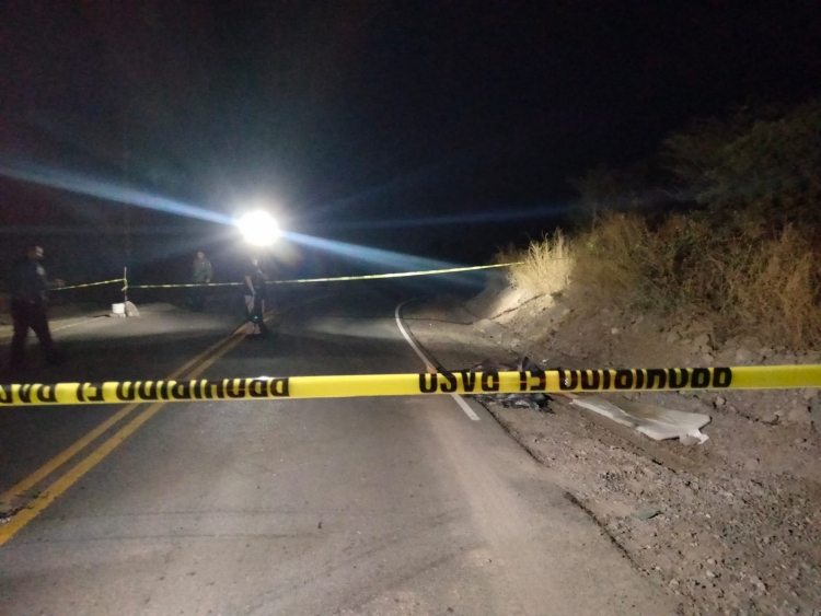 Asesinan a golpes a una persona y lo dejan a orilla de carretera, en Ayun&eacute;, Culiac&aacute;n