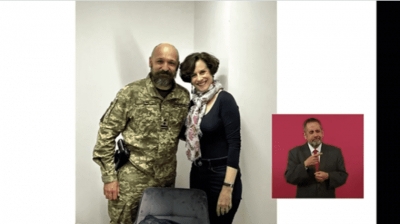 Denise Dresser es criticada por el Gobierno de M&eacute;xico por tomarse fotos con militares ucranianos