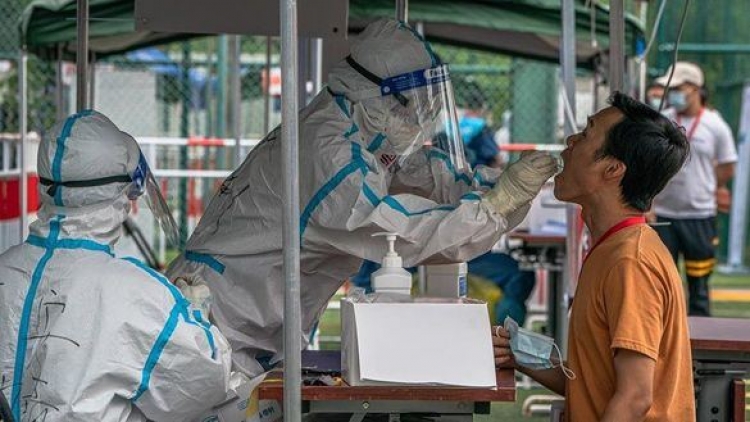 En China afirman tener "controlado" el brote de coronavirus en Pek&iacute;n