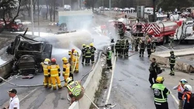 Sube a 19 los fallecidos por la tragedia de la explosi&oacute;n de la pipa en Iztapalapa