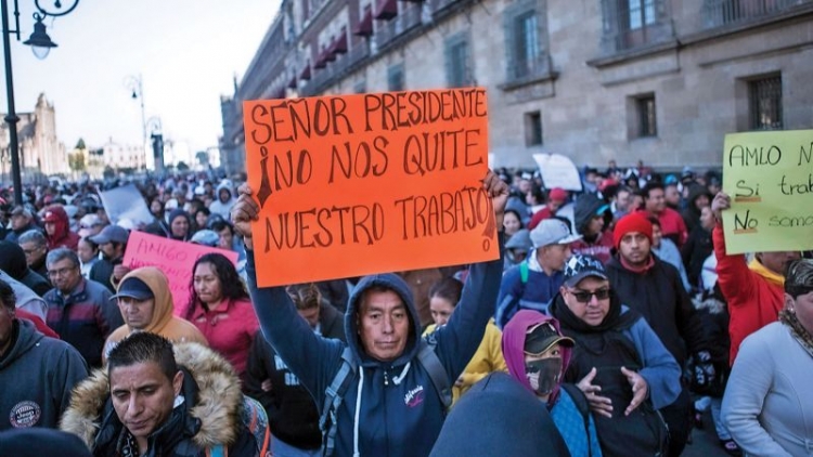 La &ldquo;movilidad descendente&rdquo; le pega a la clase media, advierten analistas