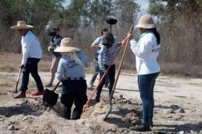 Localizan cuerpo en estado de descomposici&oacute;n dentro de fosa clandestina, en Nuevo Altata, Navolato