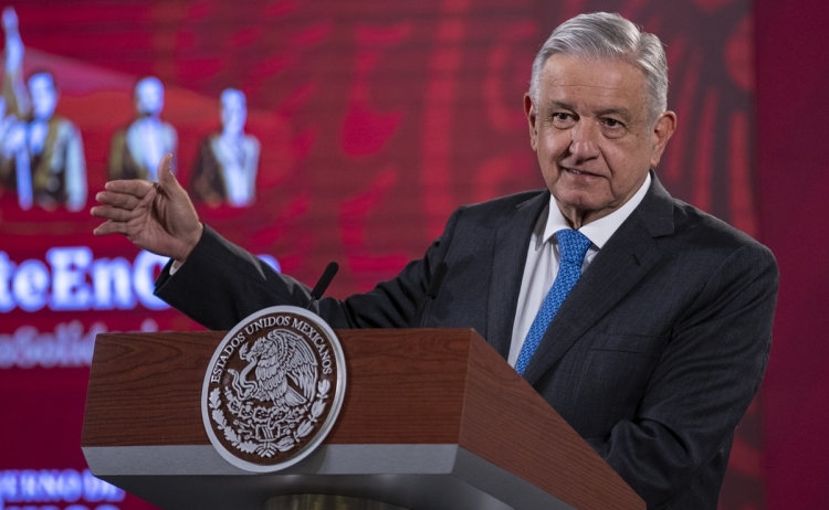 Morena nunca ha tenido mayor&iacute;a absoluta en Senado o San L&aacute;zaro: AMLO