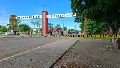 Ejecutan de varios disparos a una mujer en la entrada de la Sindicatura de Culiacancito