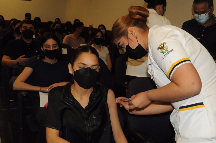 La UAS aplica vacuna contra COVID-19 en sus espacios escolares