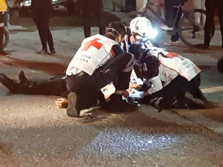 Atropellan a dos j&oacute;venes en motocicleta