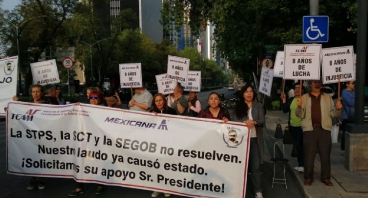 AMLO pide a la Secretar&iacute;a del Trabajo informar sobre el desalojo de Mexicana