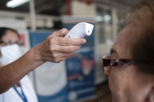 El mundo puede comenzar a so&ntilde;ar con el fin de la pandemia, dice la OMS
