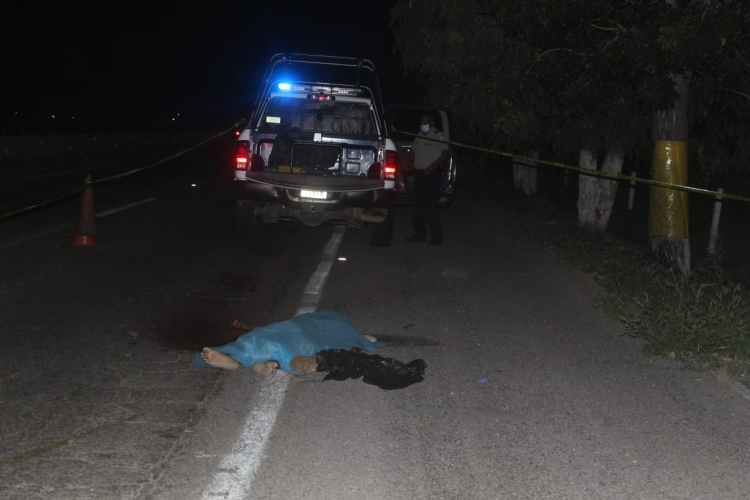 Tiran el cuerpo de v&iacute;ctima semidesnuda sobre la autopista Benito Ju&aacute;rez, en Culiac&aacute;n
