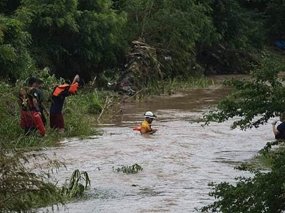Madre e hija son arrastradas por arroyo en Oaxaca y mueren