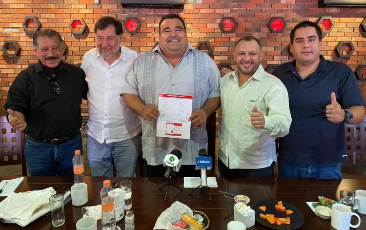 Sergio Beltr&aacute;n, con Gerardo Fern&aacute;ndez Noro&ntilde;a y Fernando Garc&iacute;a, as&iacute; como del l&iacute;der estatal del PT, Leobardo Alc&aacute;ntara