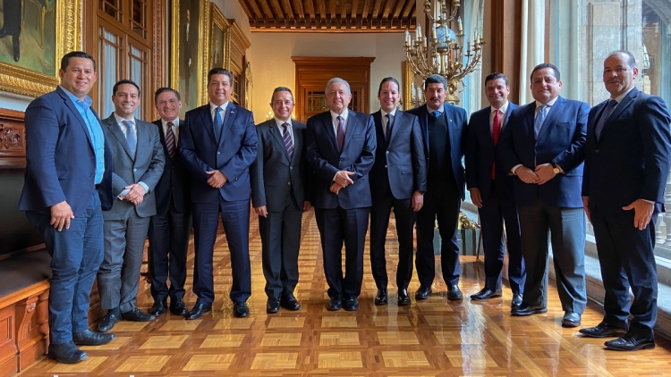 AMLO no logra convencer a gobernadore panistas para implementar el Insabi