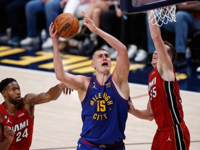 Nuggets y Jokic pegan primero ante Heat en inicio de Finales de la NBA