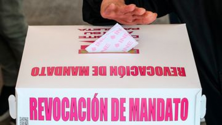 Suman tres las iniciativas de ley sobre la revocaci&oacute;n de mandato: Jucopo
