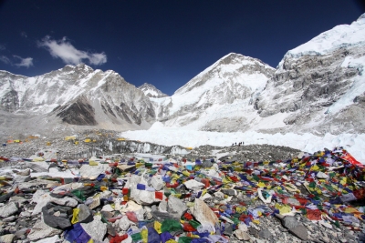 Hallan micropl&aacute;sticos en cima del Everest