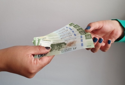 Gobierno busca alza de 18% m&aacute;s al salario m&iacute;nimo hacia final del sexenio