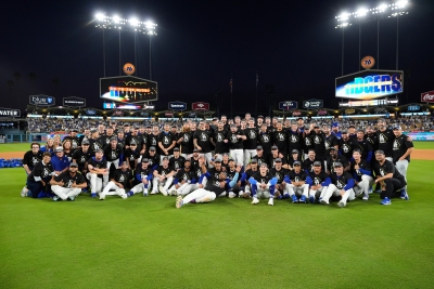 Dodgers eliminan a Filis tras ins&oacute;lito error