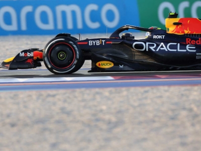 'Checo' P&eacute;rez corrige a tiempo en pr&aacute;ctica 1 en Qatar; finaliza en quinta posici&oacute;n