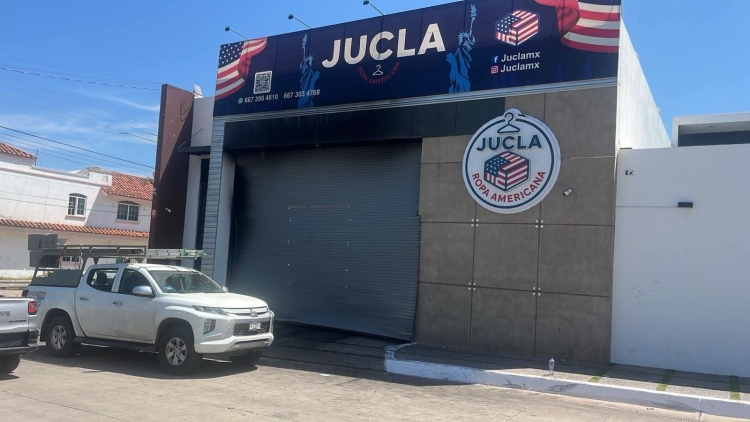 Incendian tienda de ropa a metros de la Novena Zona Militar en Culiac&aacute;n