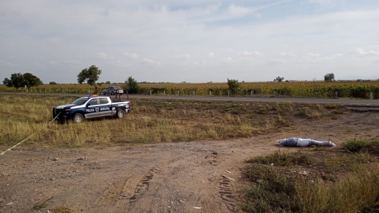 Dejan cad&aacute;ver &ldquo;emplayado&rdquo; en autopista Culiac&aacute;n-Mazatl&aacute;n