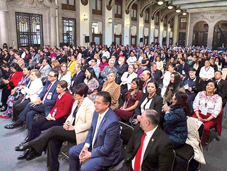 Se re&uacute;ne el presidente L&oacute;pez Obrador con bancadas de 4T