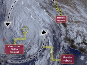 Hurac&aacute;n 'Hilary' se debilita a categor&iacute;a 3 frente a costas de M&eacute;xico