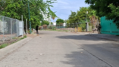 Hombre es localizado asesinado a balazos y esposado en el Desarrollo Urbano Tres R&iacute;os, en Culiac&aacute;n