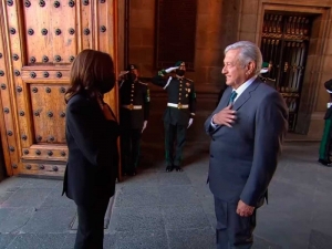 Recibe L&oacute;pez Obrador a Kamala Harris en Palacio Nacional