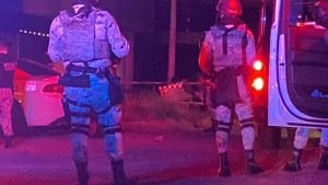 Sargento de la Guardia Nacional fallece y otro agente queda lesionado en volcadura durante persecuci&oacute;n