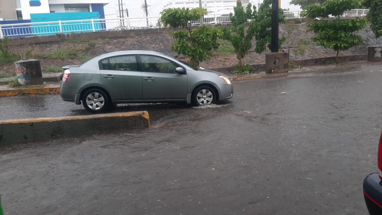 Aguacero inunda las calles de Culiac&aacute;n, este s&aacute;bado