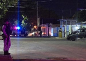Aseguran auto baleado y chocado contra una casa en la colonia 21 de Marzo, Culiac&aacute;n