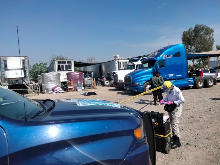 Ejecutan a un hombre en una yarda de tr&aacute;ileres, en Culiac&aacute;n