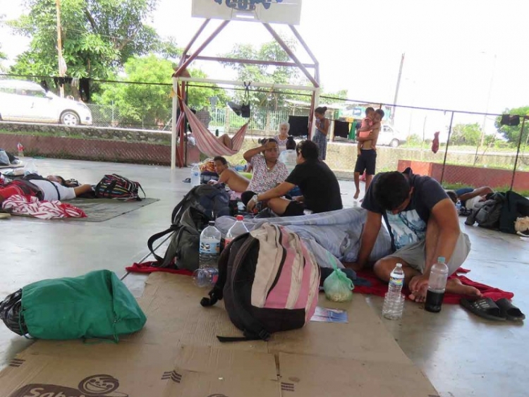 Esperan 150 migrantes comprar pasaje para salir de Huixtla