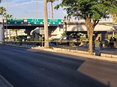 Conductor de camioneta muere al caer del puente Jorge Almada, en Culiac&aacute;n