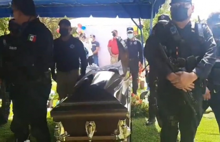 Una viuda y tres hu&eacute;rfanos deja el polic&iacute;a asesinado en antro Siglo XXI