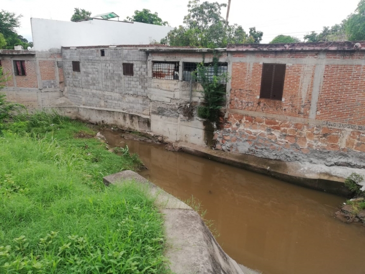 Vecinos de la colonia 21 de Marzo piden limpieza de arroyo