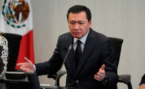 'Aqu&iacute; estoy y seguir&eacute; dando la cara', dice Osorio Chong, quien autoriza abrir el secreto bancario de sus cuentas