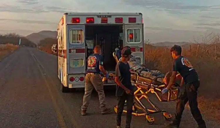 Un motociclista result&oacute; lesionado tras derrapar sobre carretera M&eacute;xico 15