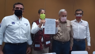 Declina Tom&aacute;s Saucedo a su candidatura a gobernador; se suma a Rub&eacute;n Rocha