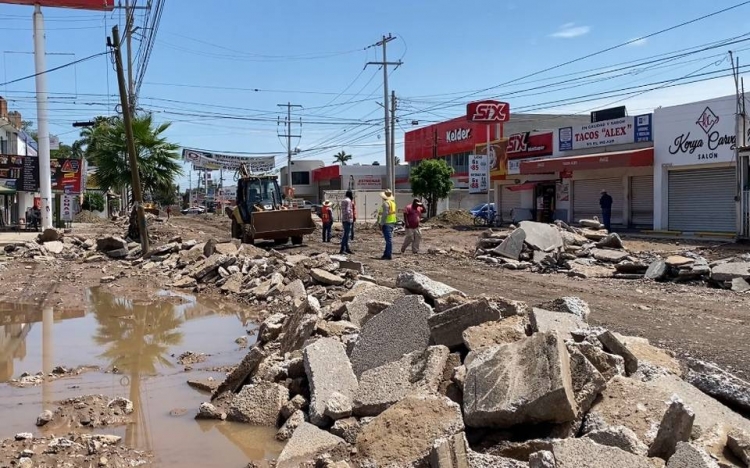 Frenan lluvias trabajos de remodelaci&oacute;n de la avenida Obreg&oacute;n
